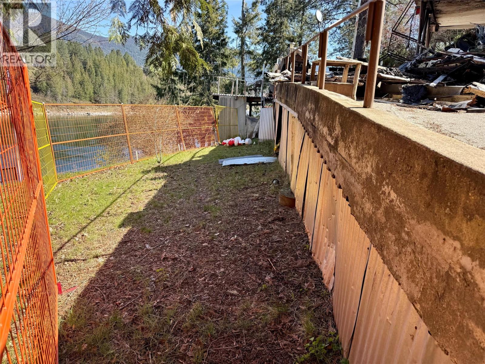 604 11th Street, Castlegar, British Columbia  V1N 2J9 - Photo 7 - 10383672