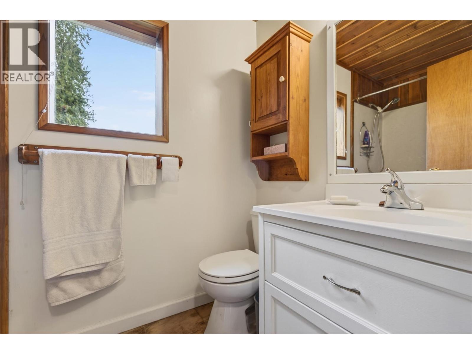 7465 Squilax-Anglemont Road, Anglemont, British Columbia  V0E 1M8 - Photo 17 - 10383728