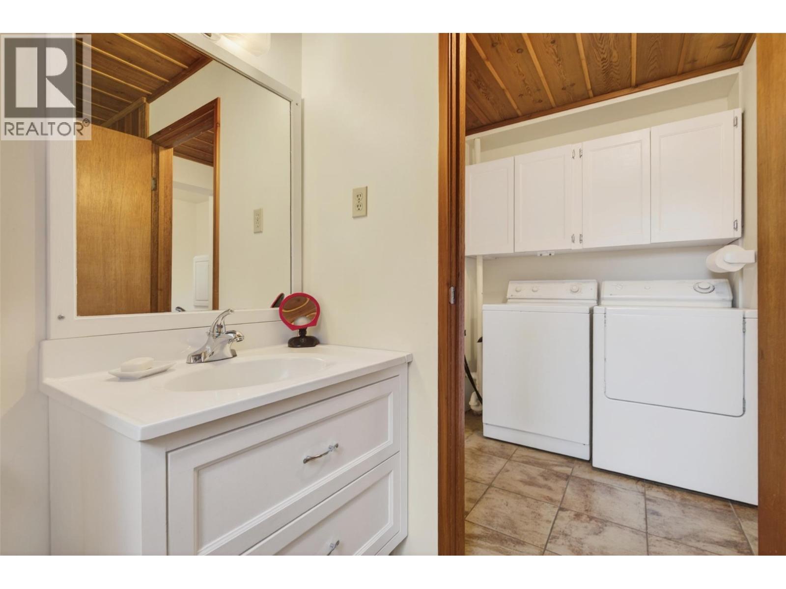 7465 Squilax-Anglemont Road, Anglemont, British Columbia  V0E 1M8 - Photo 18 - 10383728