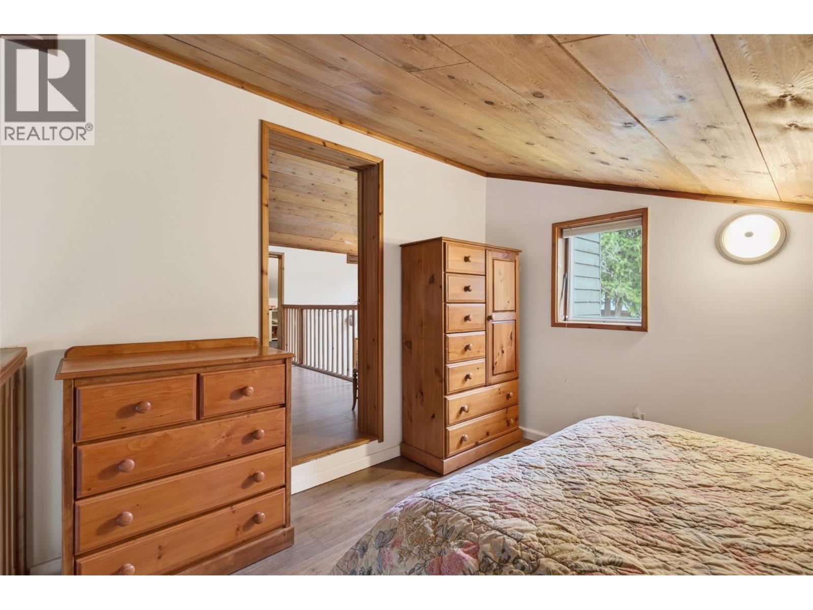 7465 Squilax-Anglemont Road, Anglemont, British Columbia  V0E 1M8 - Photo 21 - 10383728