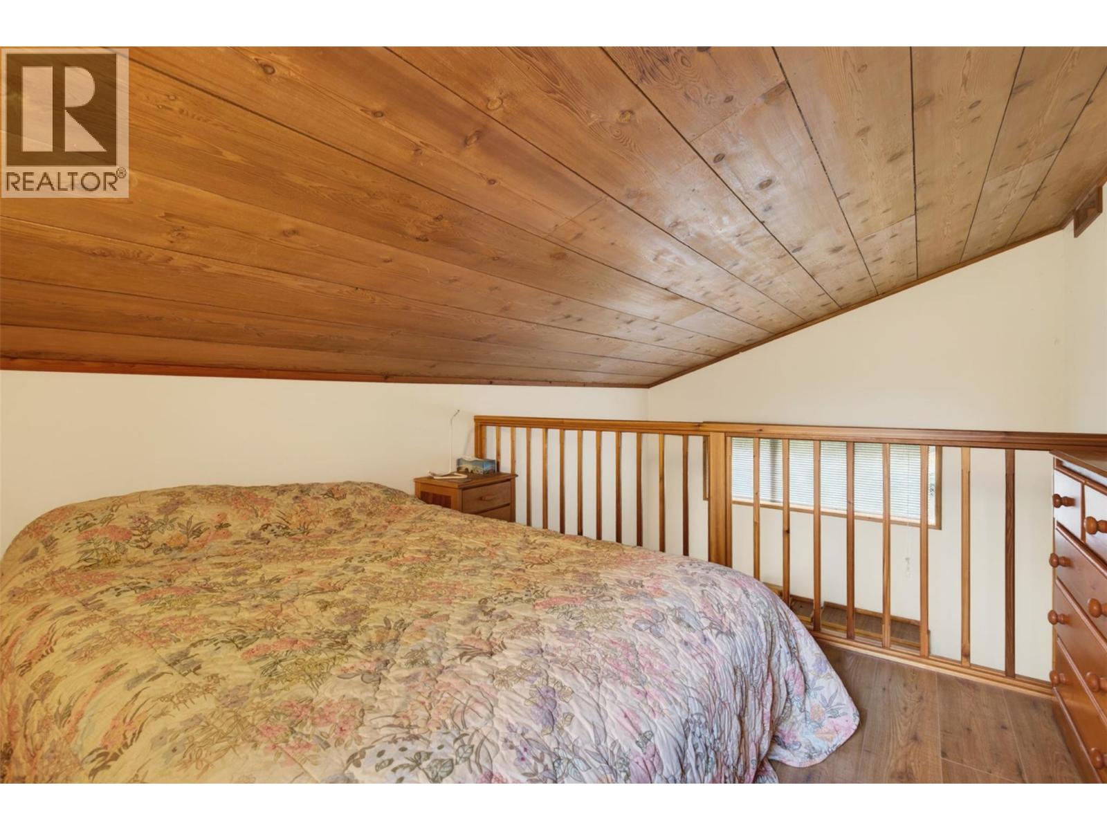 7465 Squilax-Anglemont Road, Anglemont, British Columbia  V0E 1M8 - Photo 26 - 10383728