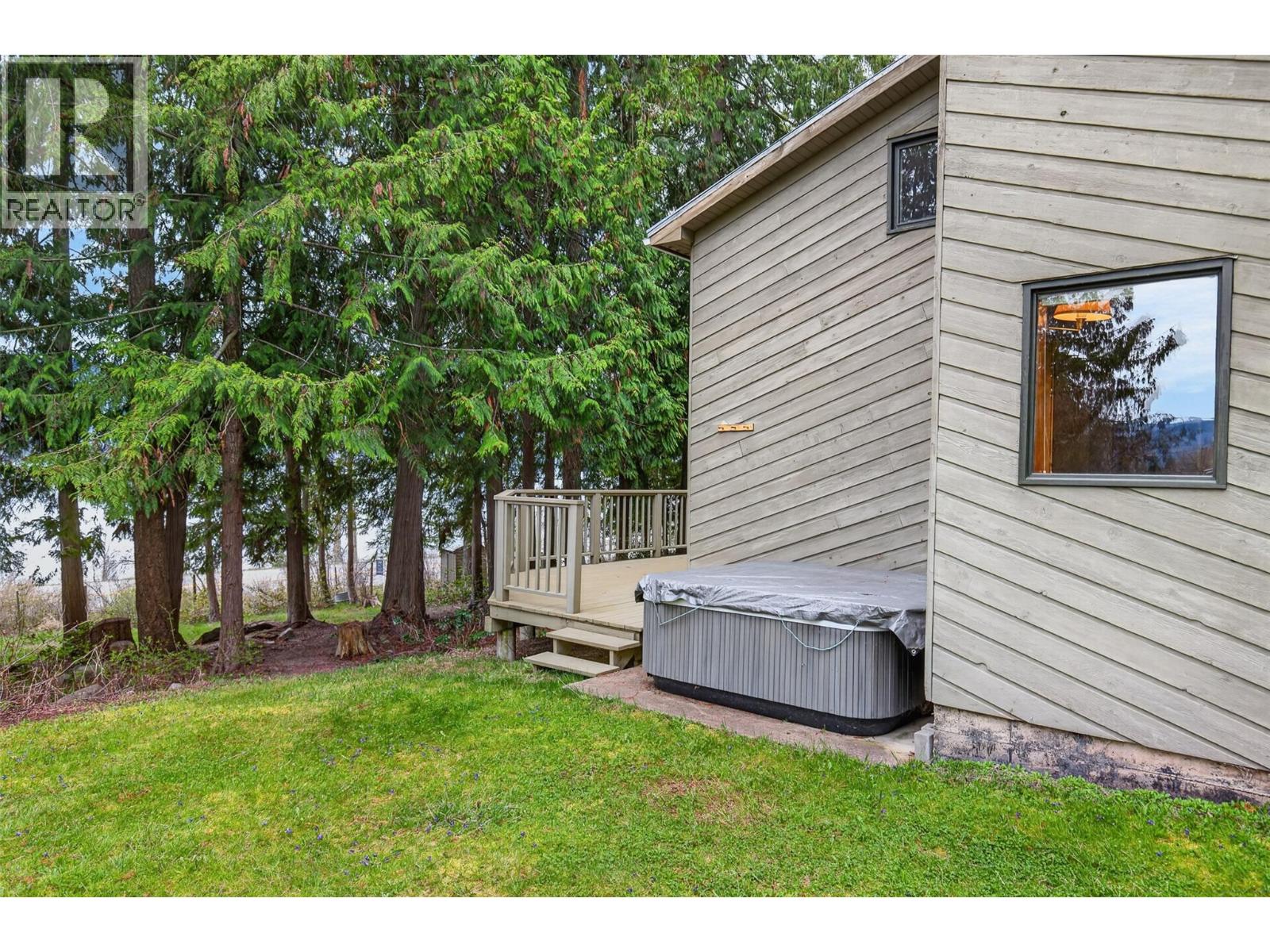 7465 Squilax-Anglemont Road, Anglemont, British Columbia  V0E 1M8 - Photo 29 - 10383728