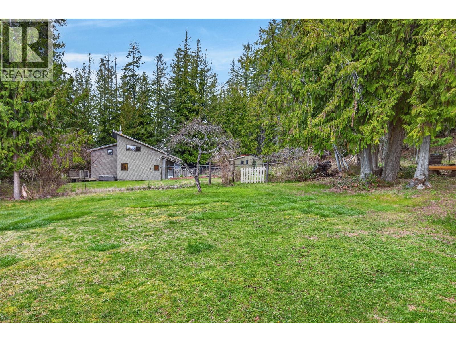 7465 Squilax-Anglemont Road, Anglemont, British Columbia  V0E 1M8 - Photo 3 - 10383728