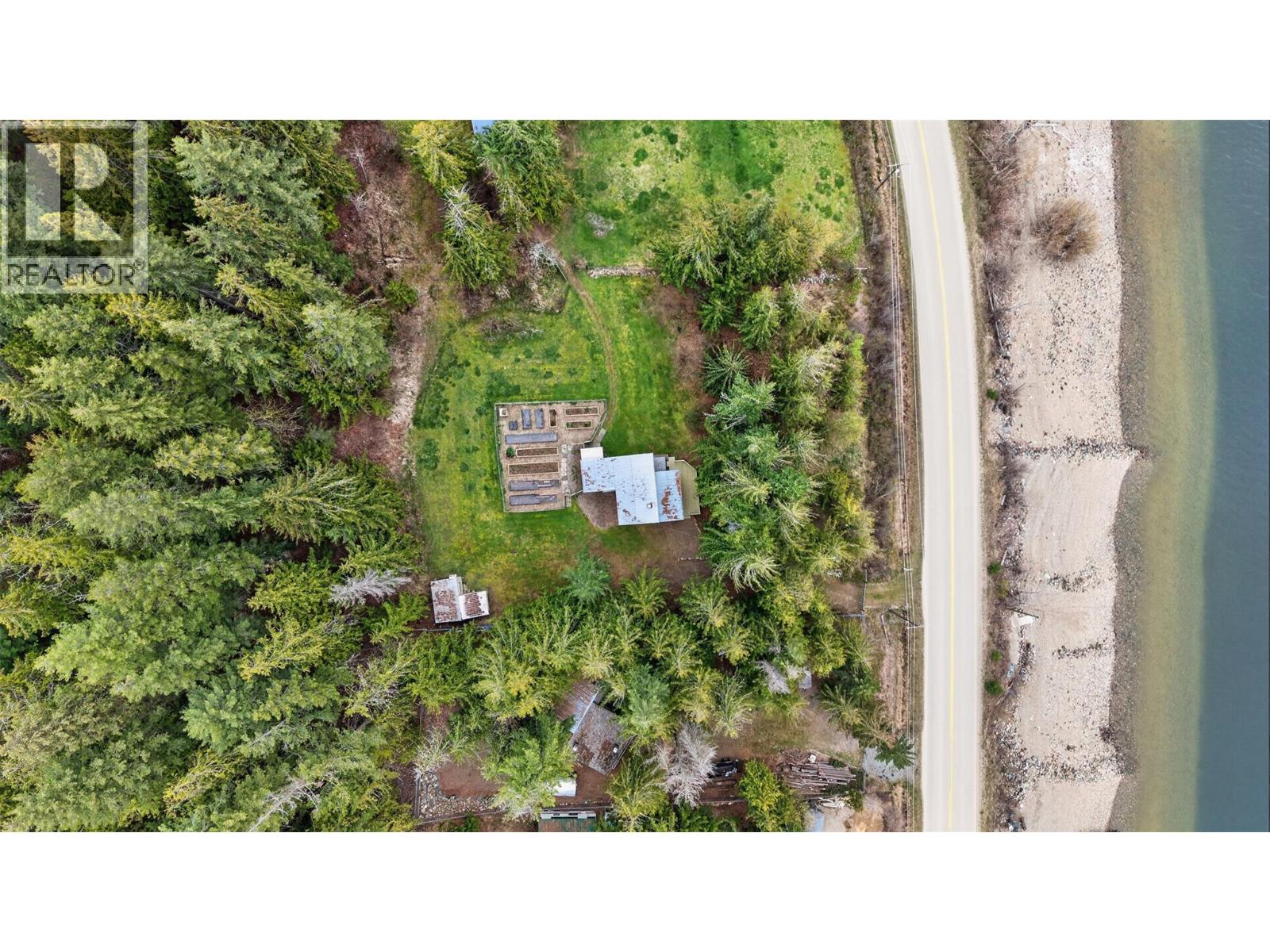 7465 Squilax-Anglemont Road, Anglemont, British Columbia  V0E 1M8 - Photo 30 - 10383728