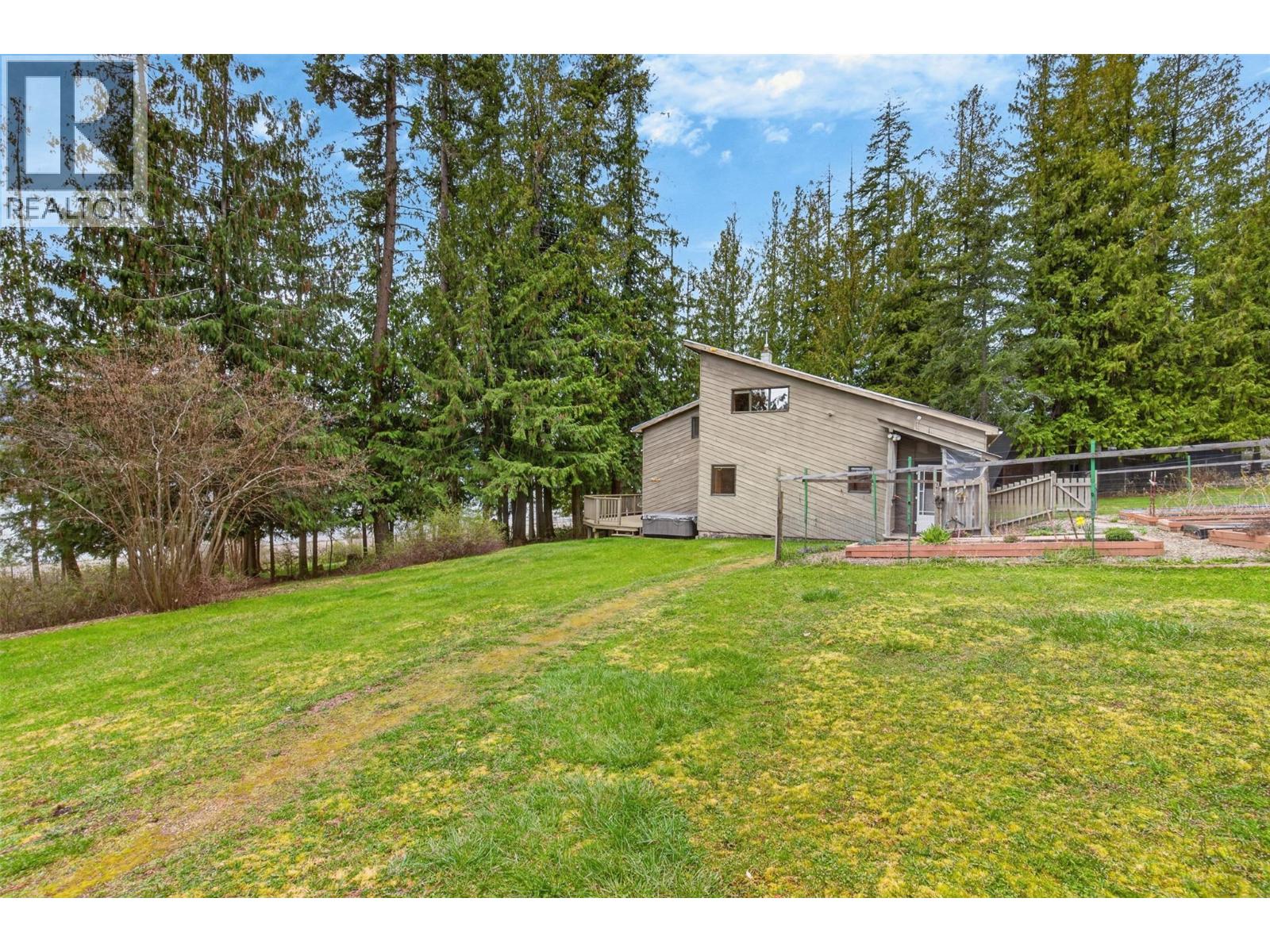 7465 Squilax-Anglemont Road, Anglemont, British Columbia  V0E 1M8 - Photo 31 - 10383728