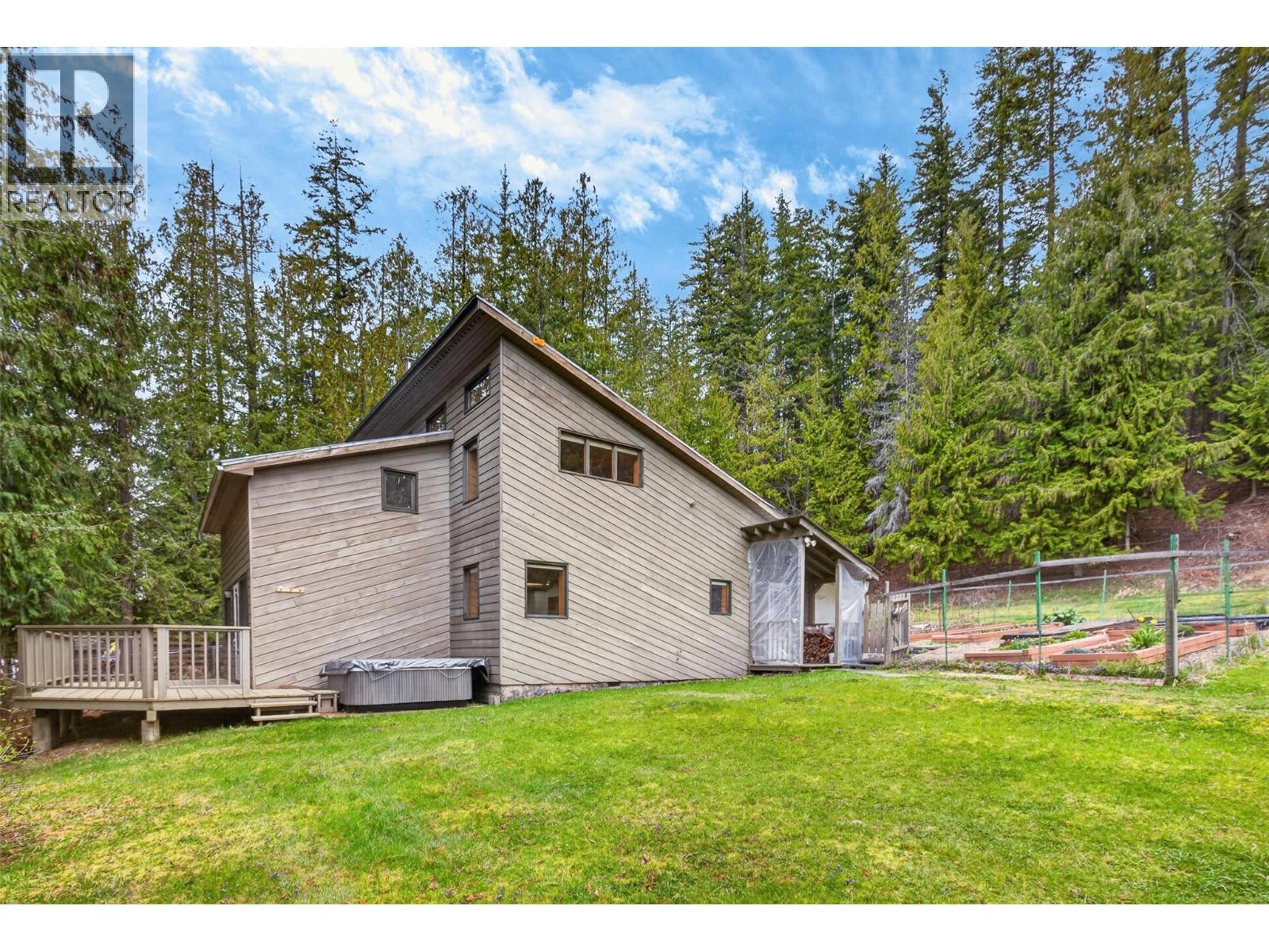 7465 Squilax-Anglemont Road, Anglemont, British Columbia  V0E 1M8 - Photo 33 - 10383728