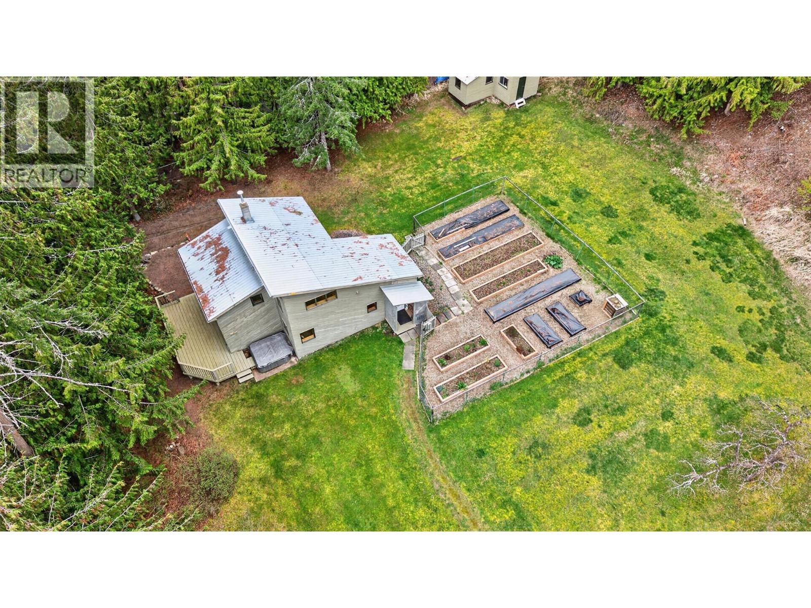 7465 Squilax-Anglemont Road, Anglemont, British Columbia  V0E 1M8 - Photo 34 - 10383728