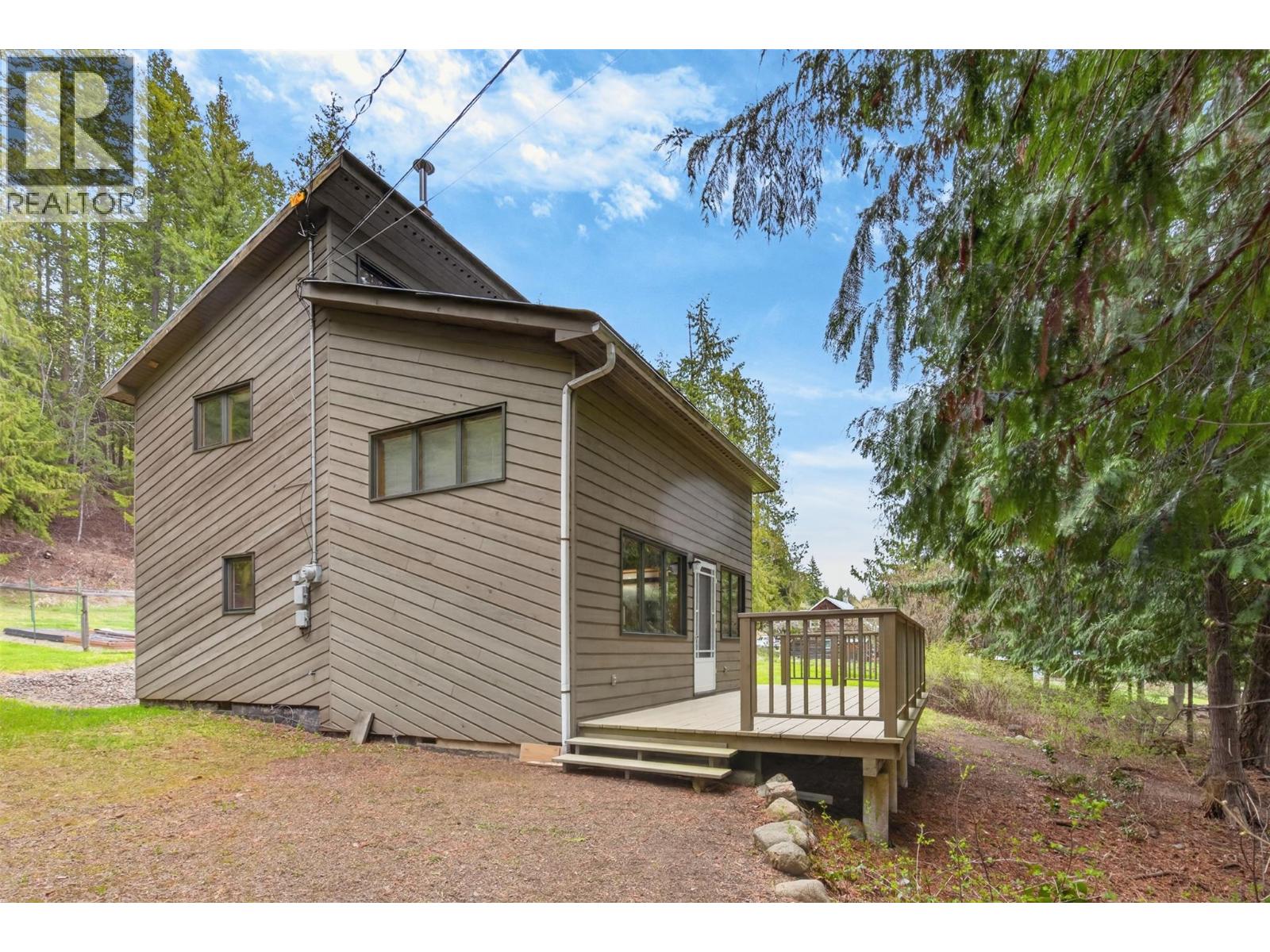 7465 Squilax-Anglemont Road, Anglemont, British Columbia  V0E 1M8 - Photo 4 - 10383728