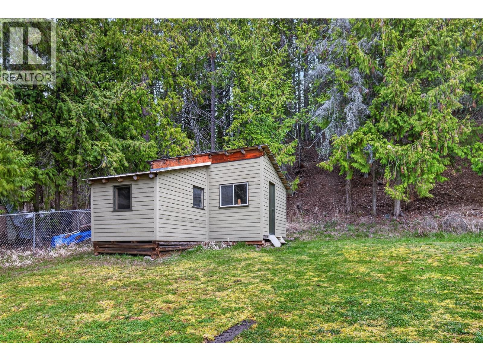 7465 Squilax-Anglemont Road, Anglemont, British Columbia  V0E 1M8 - Photo 5 - 10383728