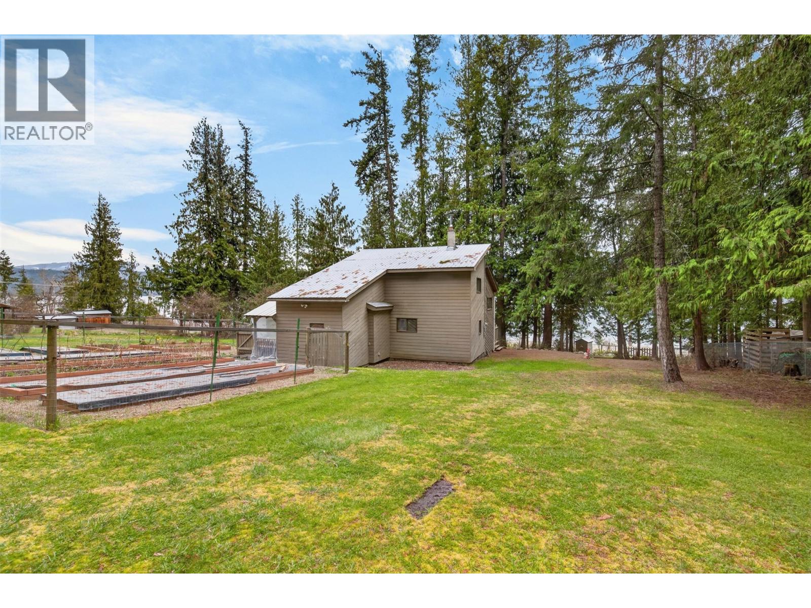 7465 Squilax-Anglemont Road, Anglemont, British Columbia  V0E 1M8 - Photo 6 - 10383728