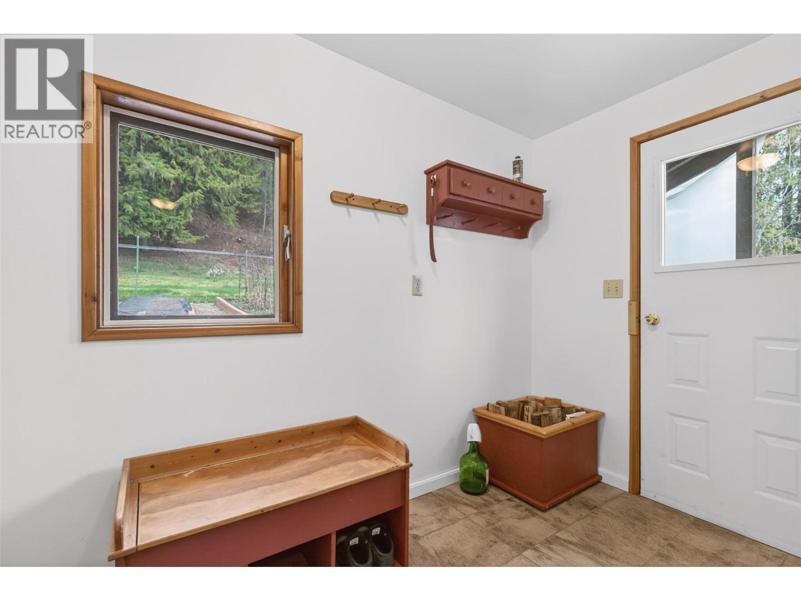 7465 Squilax-Anglemont Road, Anglemont, British Columbia  V0E 1M8 - Photo 7 - 10383728