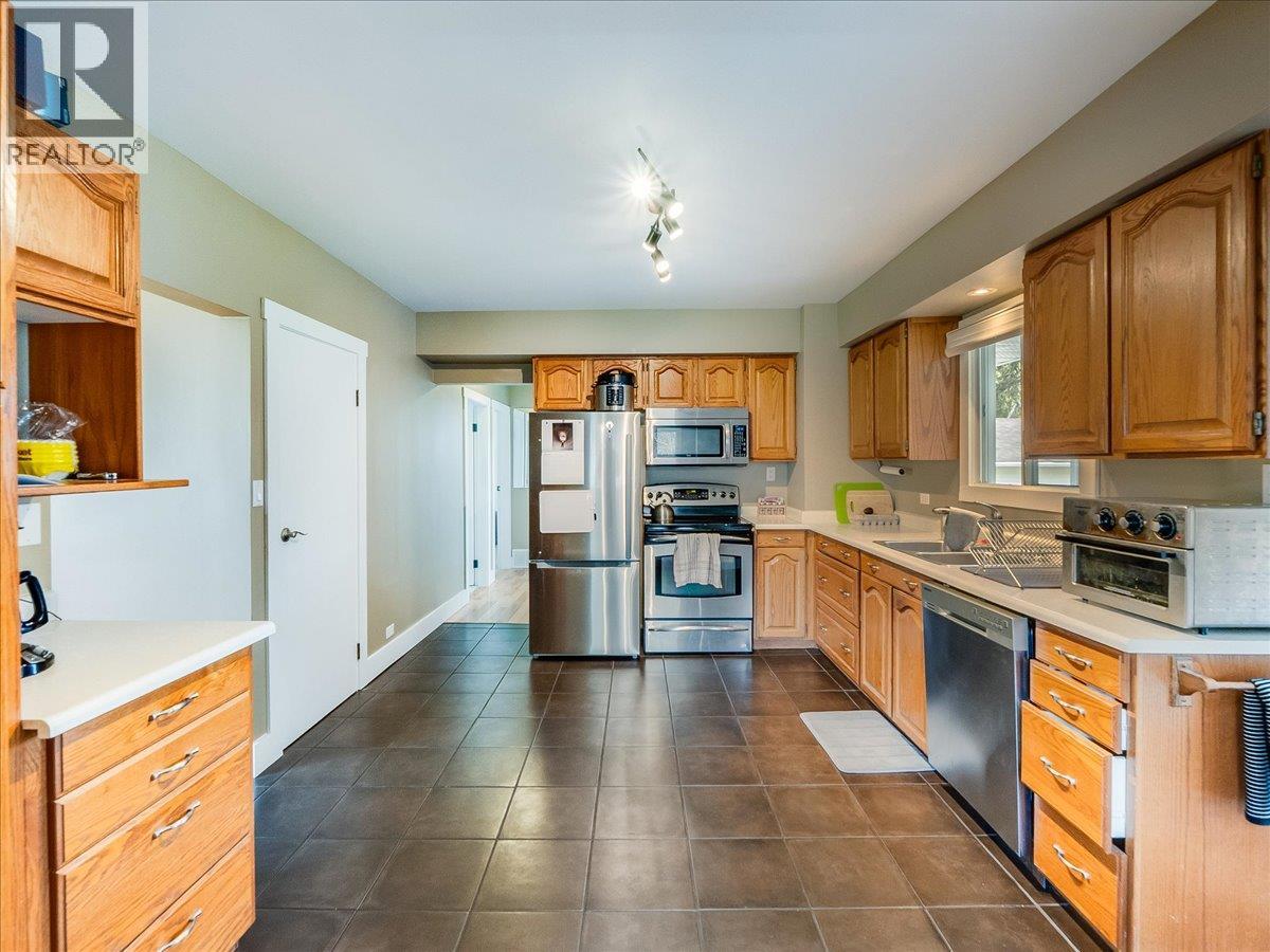 112 100th Street, Castlegar, British Columbia  V1N 3C5 - Photo 23 - 10383261