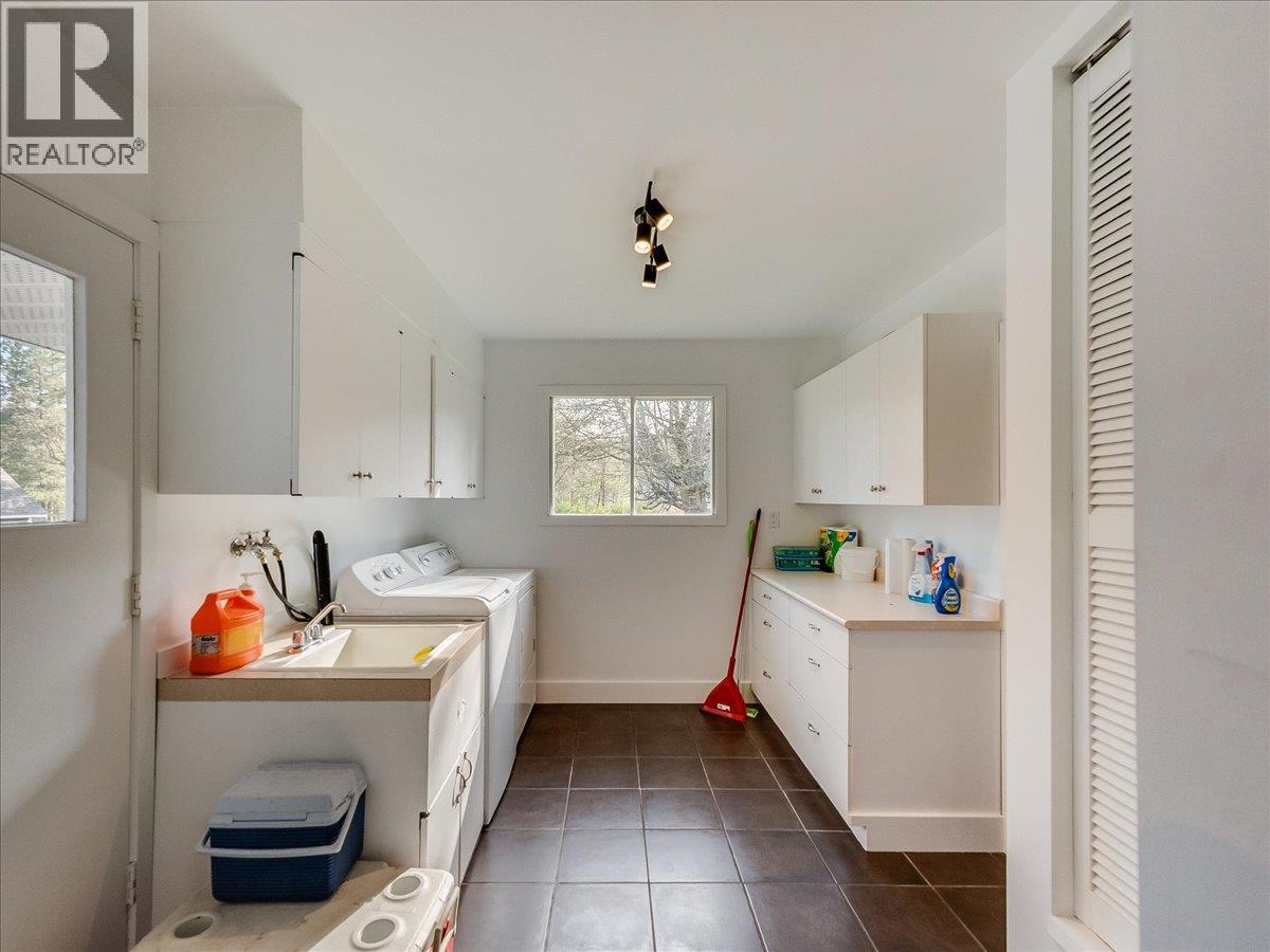 112 100th Street, Castlegar, British Columbia  V1N 3C5 - Photo 24 - 10383261