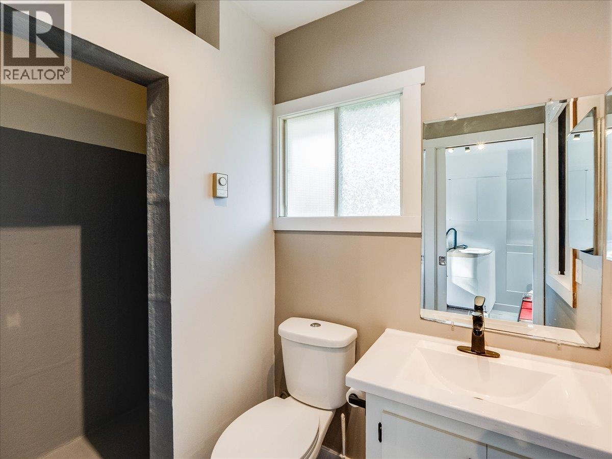112 100th Street, Castlegar, British Columbia  V1N 3C5 - Photo 26 - 10383261