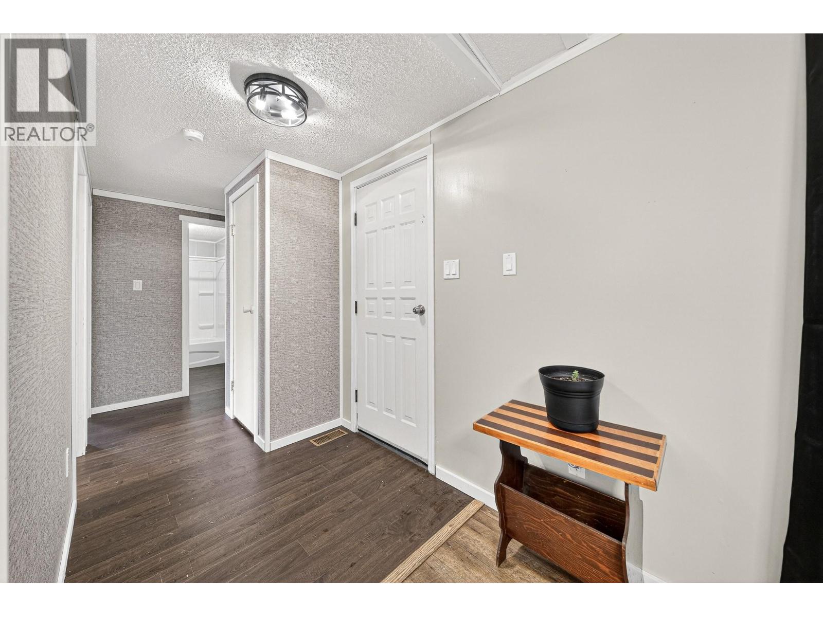 100 Industrial Road 1 Road Unit# 14, Sparwood, British Columbia  V0B 2G1 - Photo 3 - 10383310