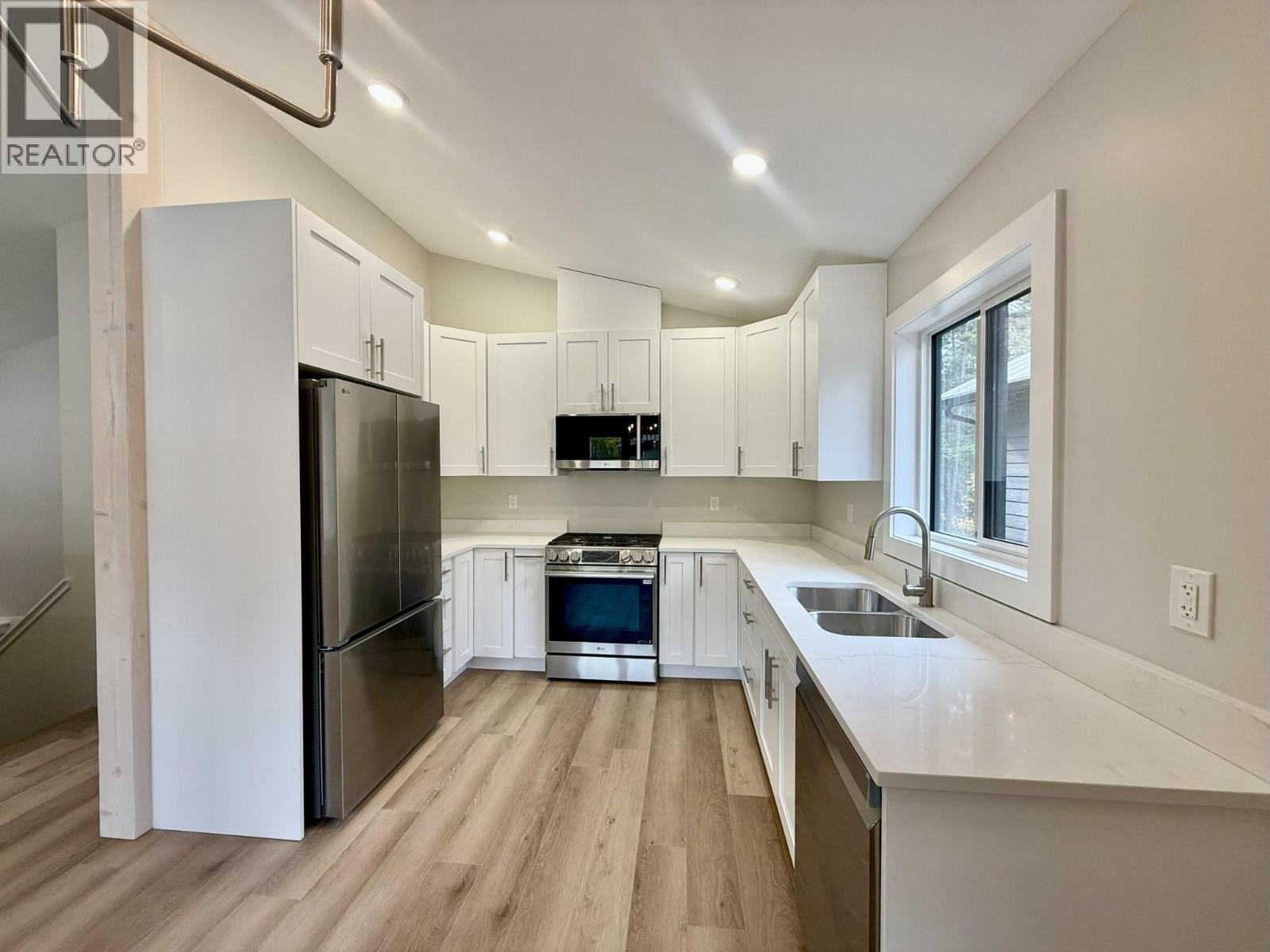 1938 Foxwood Trail Unit# 6, Windermere, British Columbia  V0B 2L2 - Photo 8 - 10373069