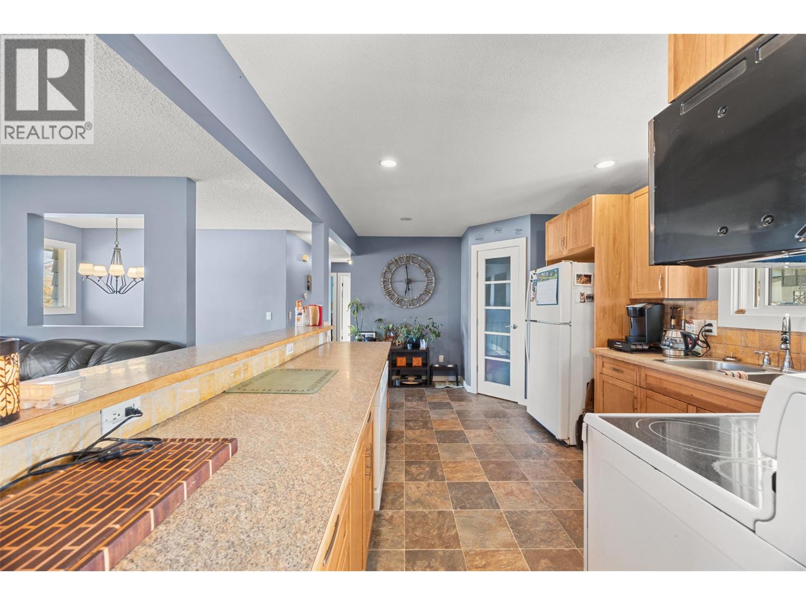 10058 Kel Vern Crescent, Lake Country, British Columbia  V4V 1L3 - Photo 6 - 10383571