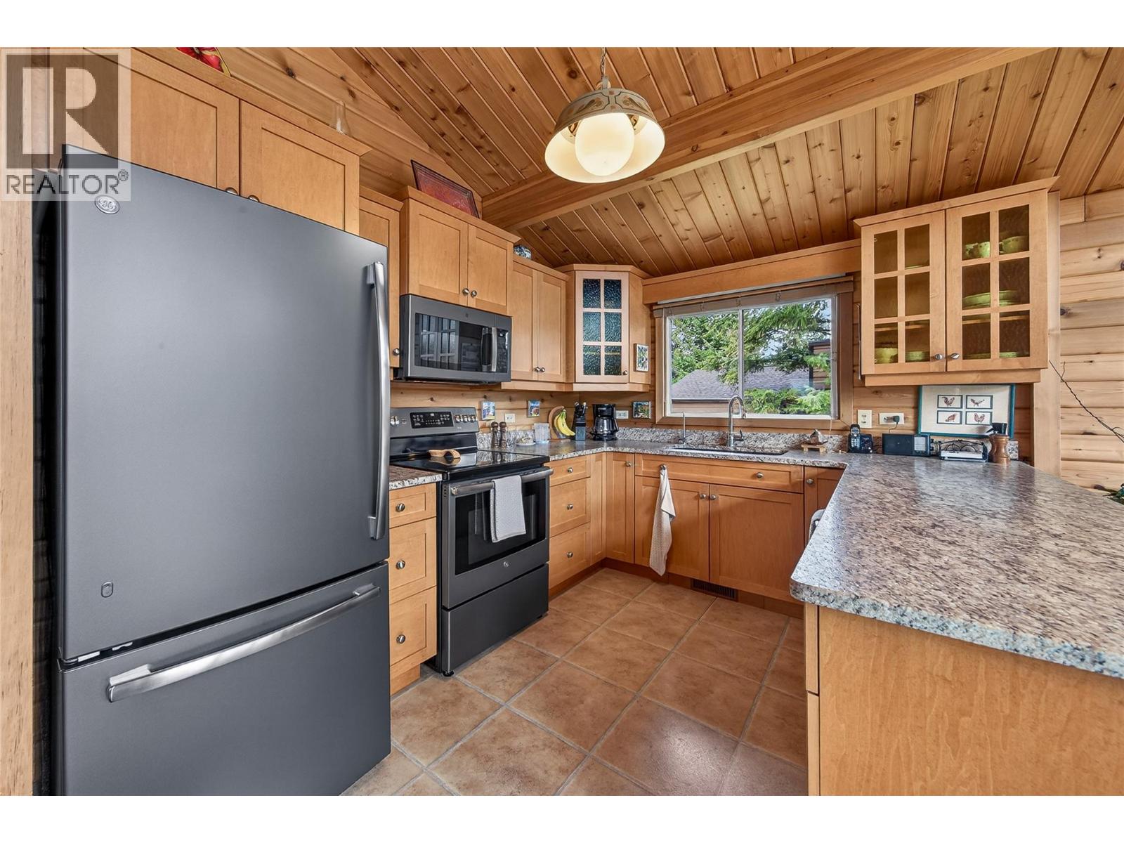 4613 Columere Road, Fairmont Hot Springs, British Columbia  V0B 1L1 - Photo 9 - 10383469