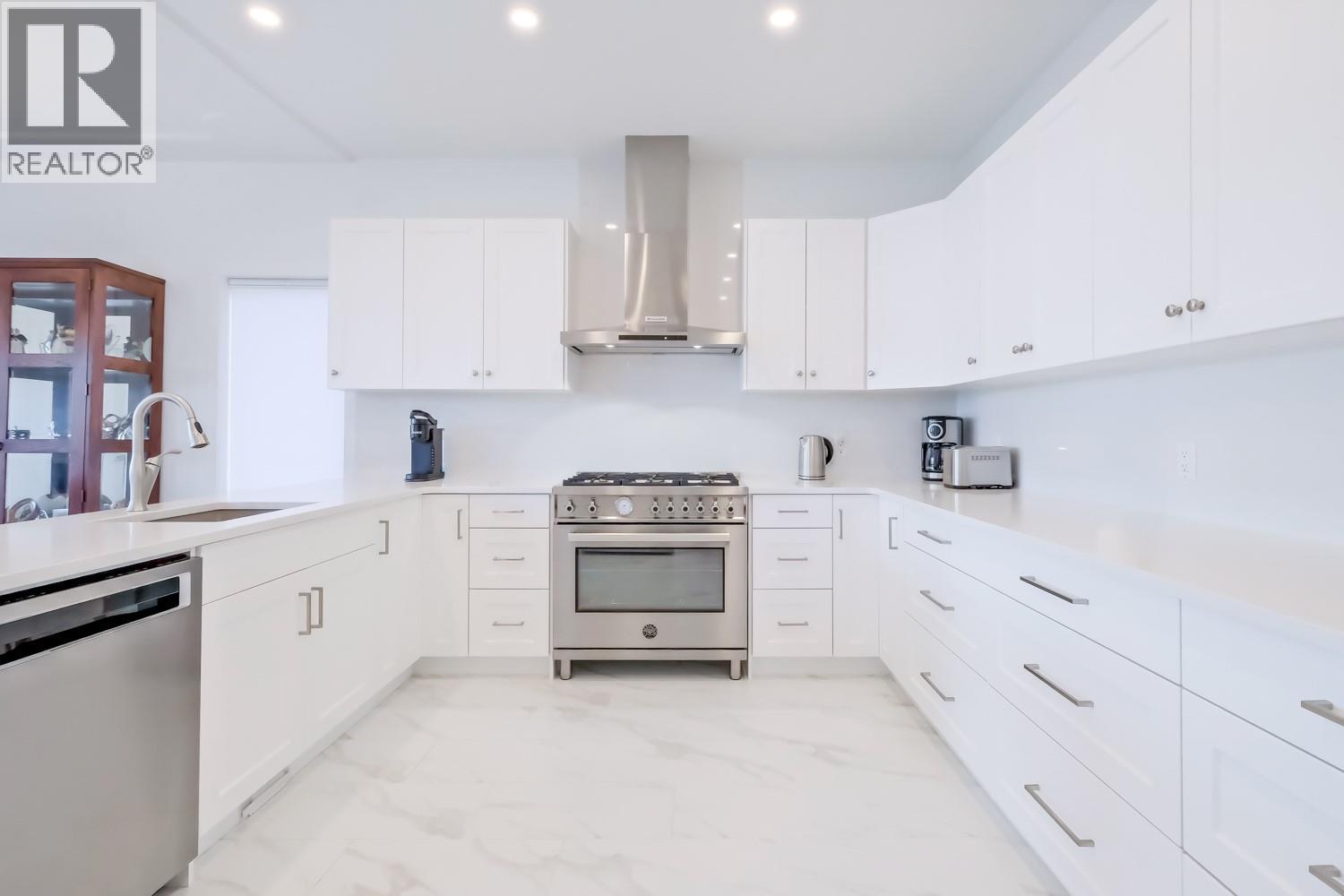 378 Okaview Road, Kelowna, British Columbia  V1W 4K3 - Photo 12 - 10383807