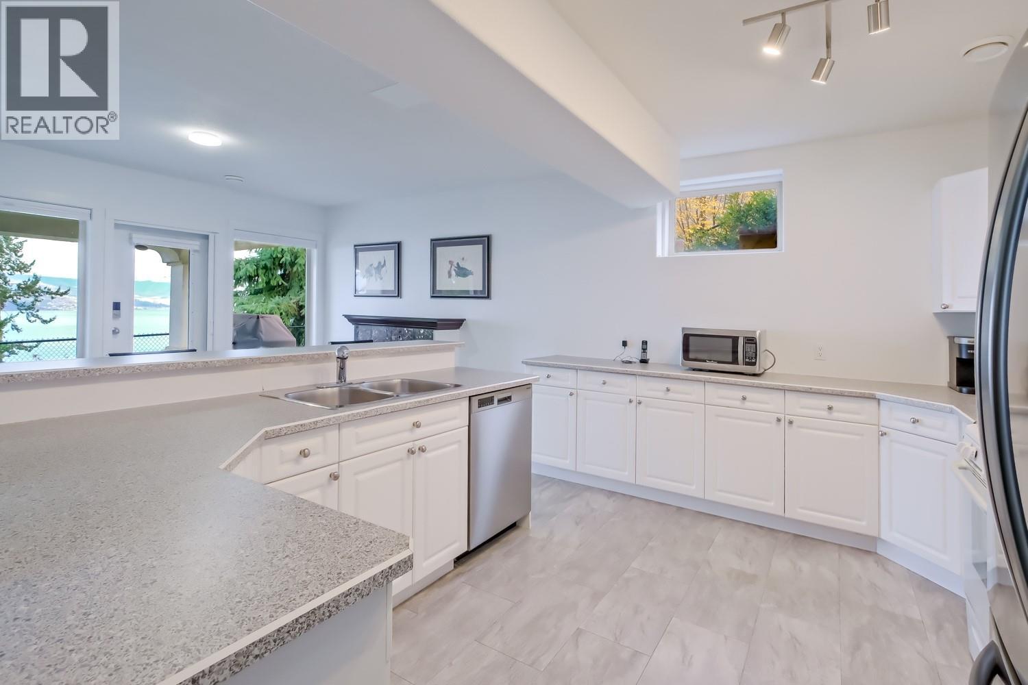 378 Okaview Road, Kelowna, British Columbia  V1W 4K3 - Photo 30 - 10383807