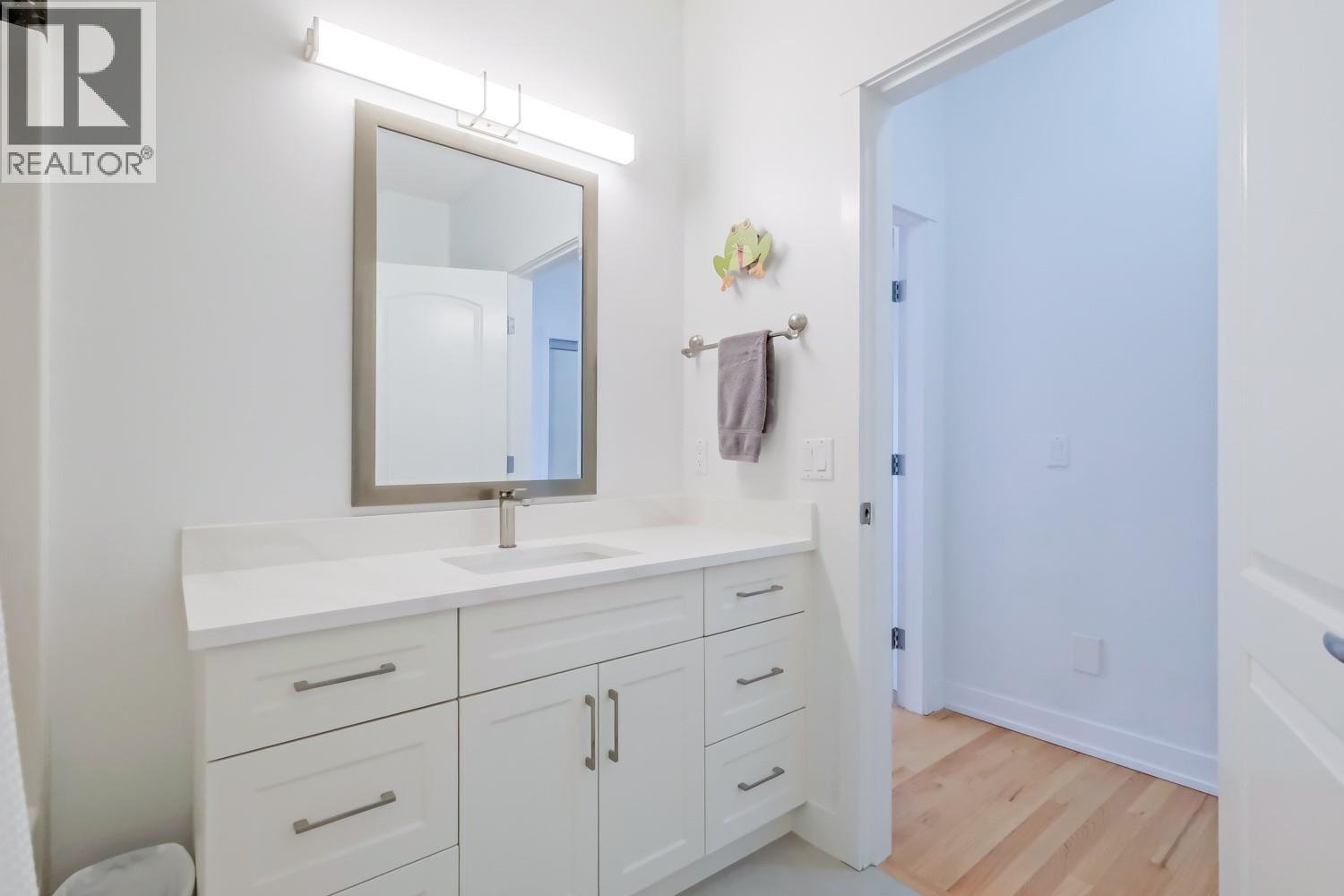 378 Okaview Road, Kelowna, British Columbia  V1W 4K3 - Photo 35 - 10383807