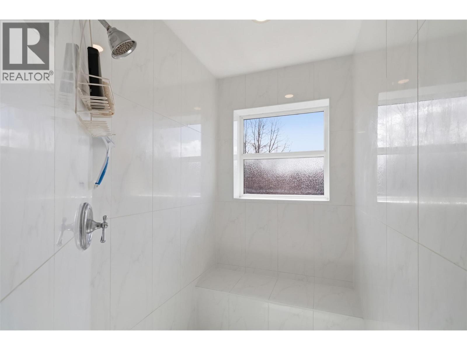 260 Sunhill Court, Kamloops, British Columbia  V2E 2P5 - Photo 30 - 10383817