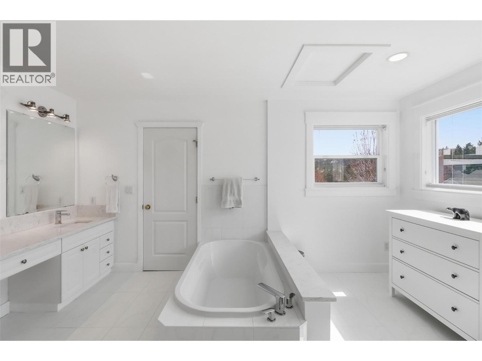 260 Sunhill Court, Kamloops, British Columbia  V2E 2P5 - Photo 31 - 10383817