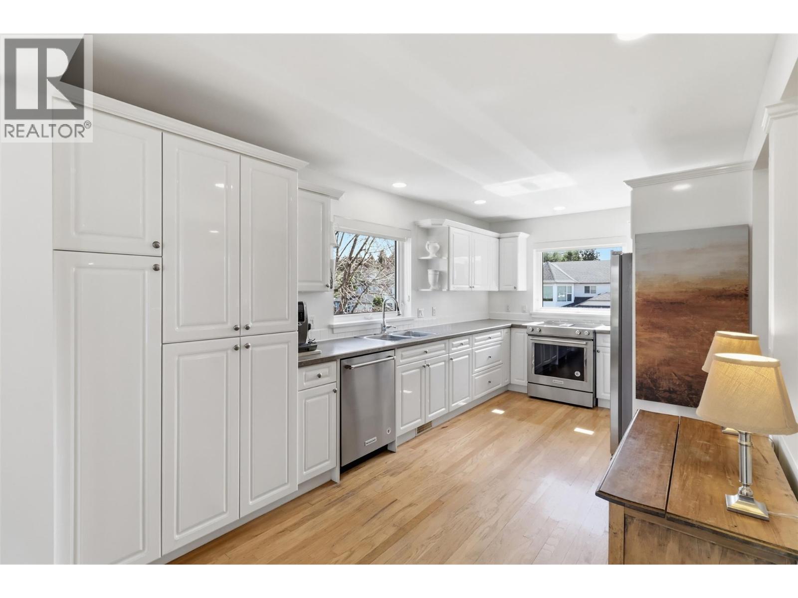 260 Sunhill Court, Kamloops, British Columbia  V2E 2P5 - Photo 4 - 10383817