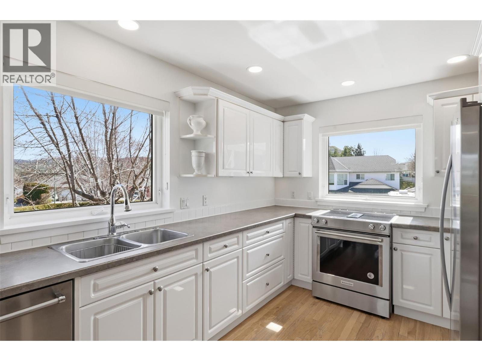 260 Sunhill Court, Kamloops, British Columbia  V2E 2P5 - Photo 6 - 10383817