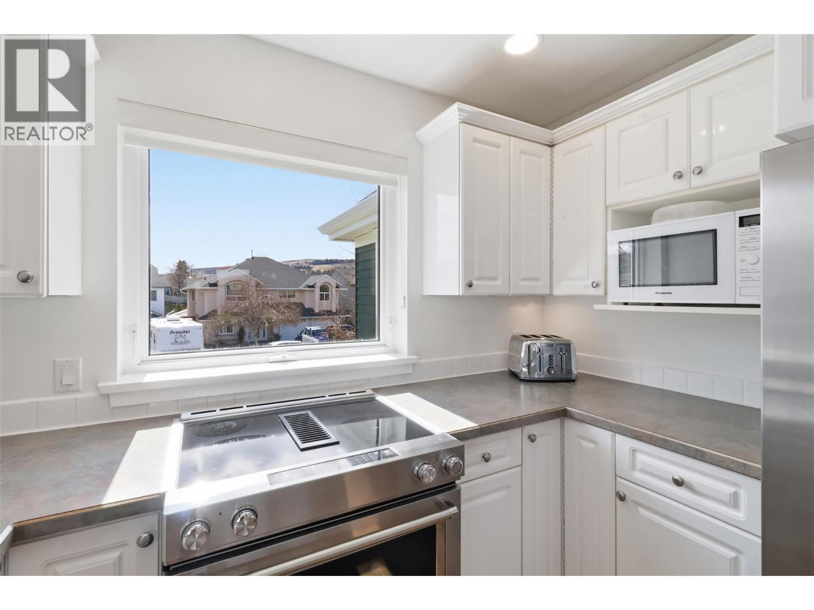 260 Sunhill Court, Kamloops, British Columbia  V2E 2P5 - Photo 7 - 10383817