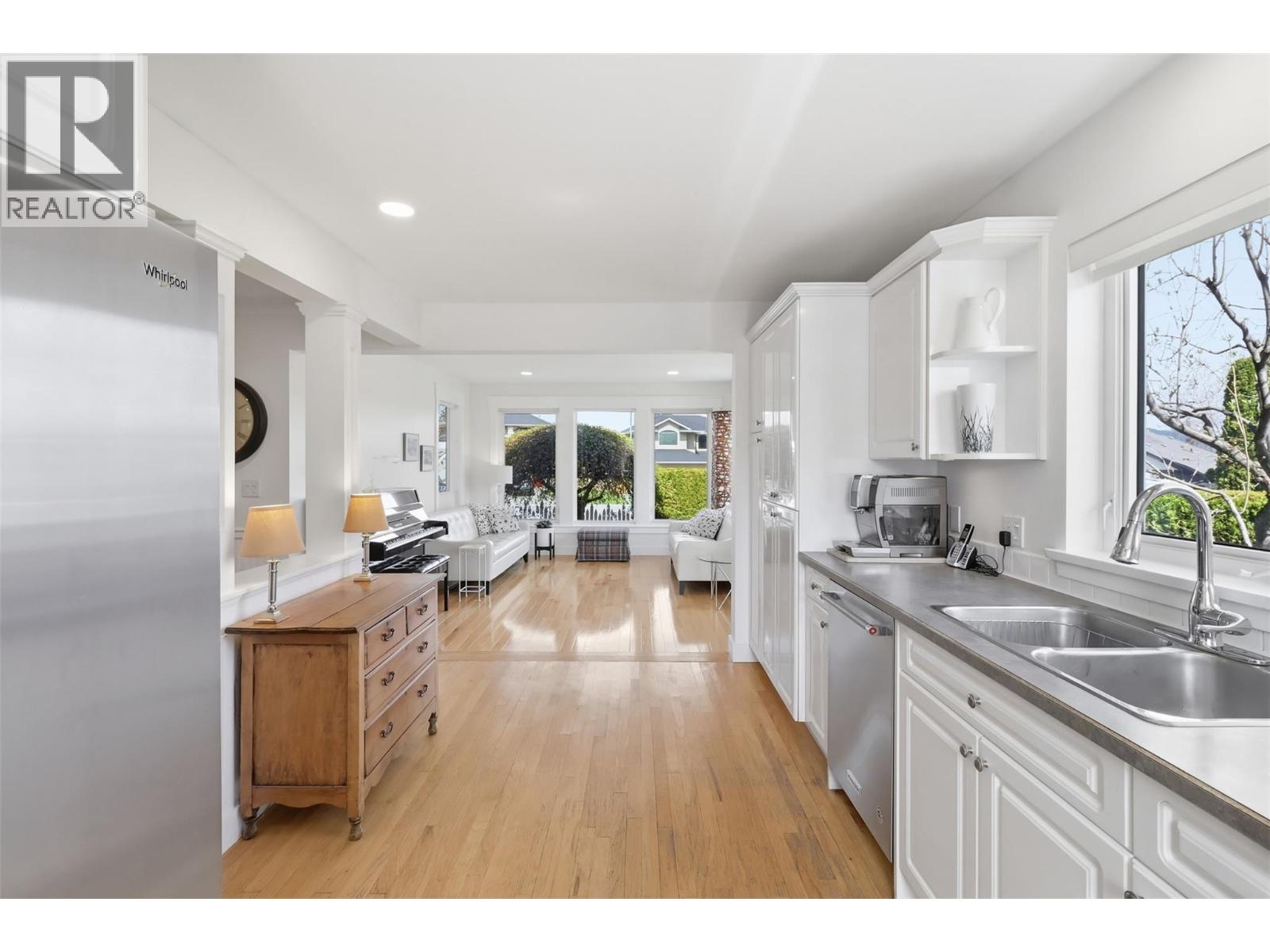 260 Sunhill Court, Kamloops, British Columbia  V2E 2P5 - Photo 8 - 10383817