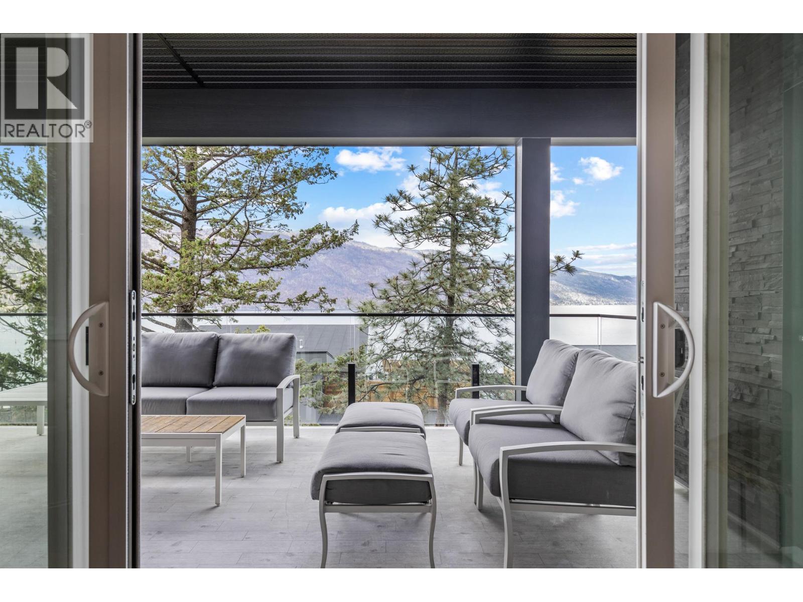 3434 Mckinley Beach Drive Unit# 302, Kelowna, British Columbia  V1V 2R1 - Photo 1 - 10383835