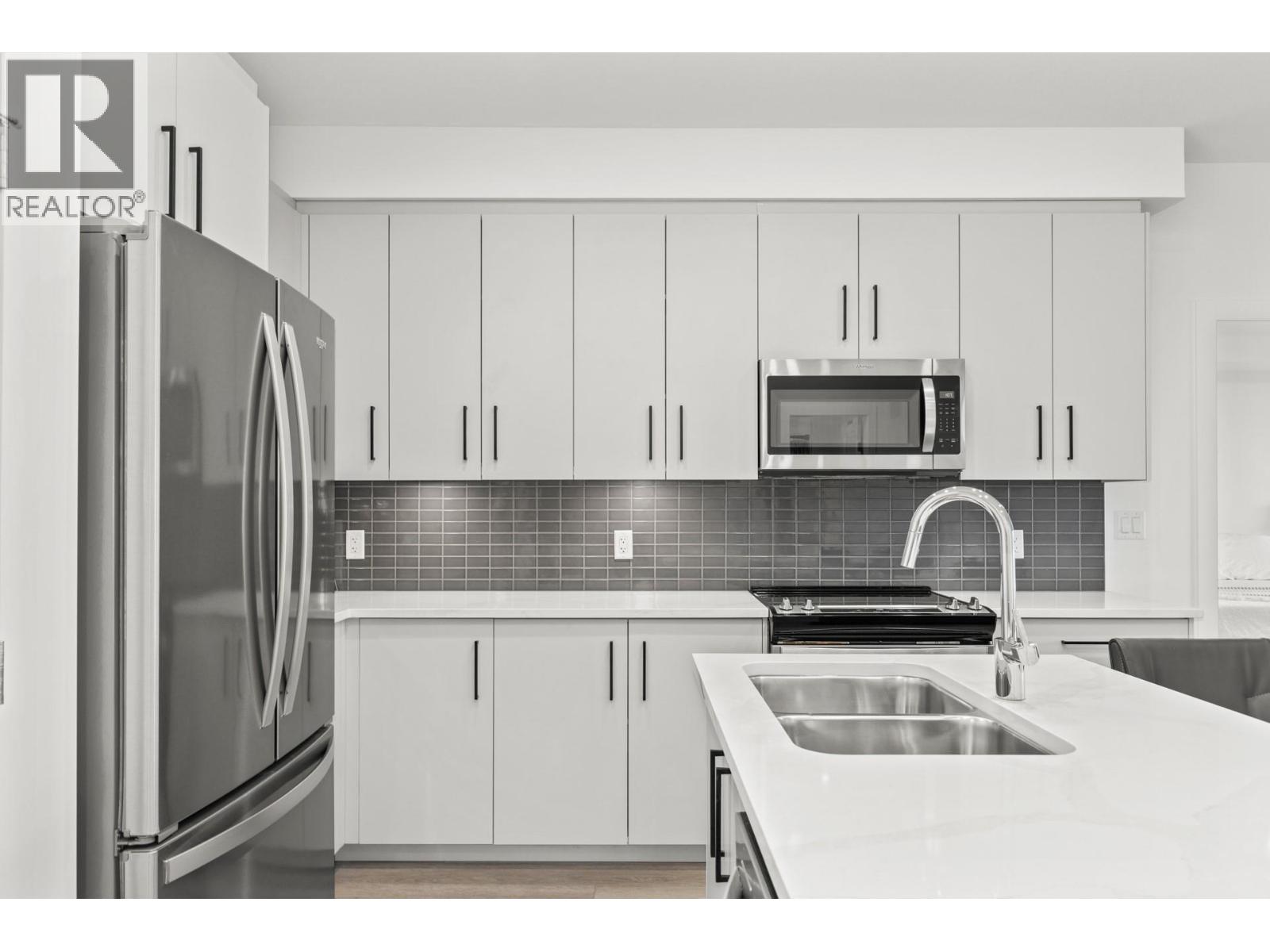 3434 Mckinley Beach Drive Unit# 302, Kelowna, British Columbia  V1V 2R1 - Photo 5 - 10383835