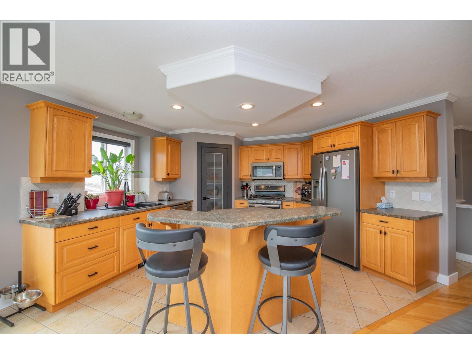 7104 Nakiska Drive, Vernon, British Columbia  V1B 3M5 - Photo 2 - 10382343