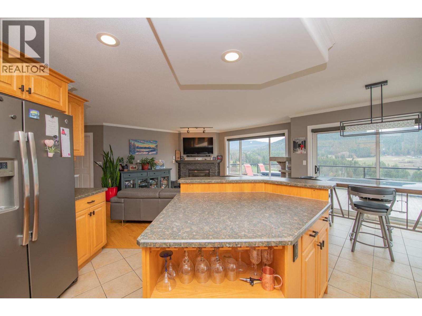 7104 Nakiska Drive, Vernon, British Columbia  V1B 3M5 - Photo 9 - 10382343