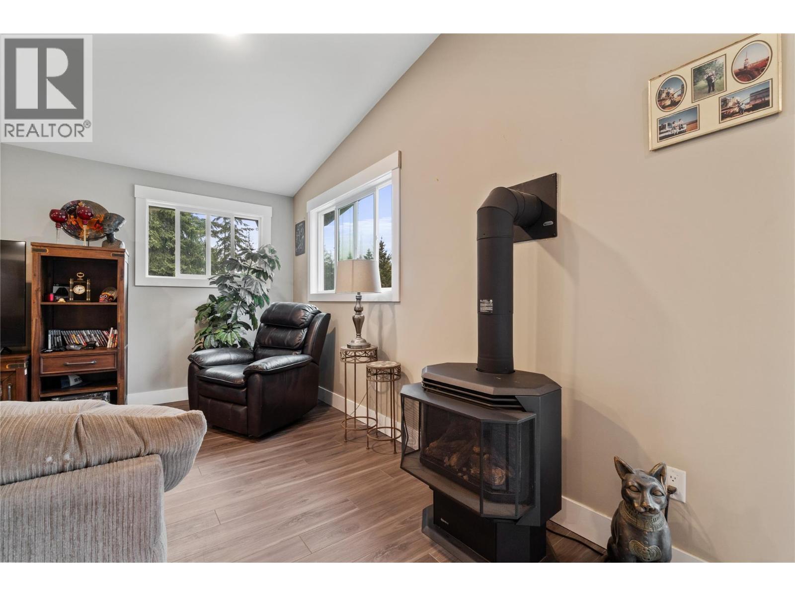 719 Abbington Lane, Tappen, British Columbia  V0E 2X3 - Photo 8 - 10383222