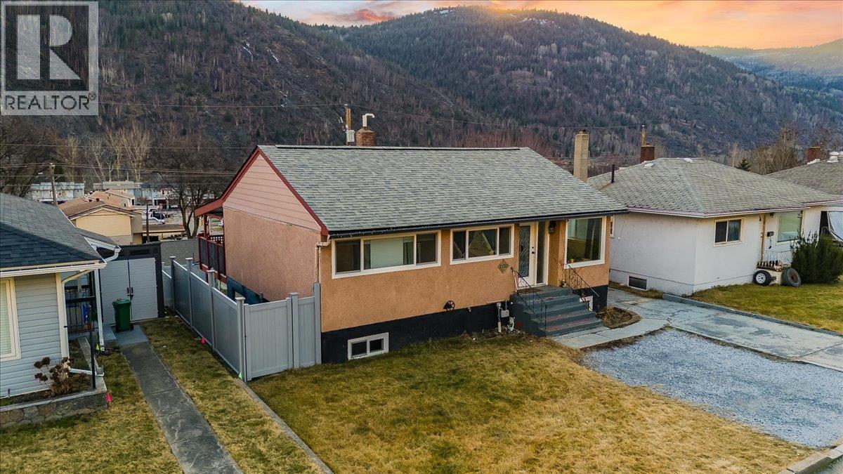 3330 Dahlia Crescent, Trail, British Columbia  V1R 2X9 - Photo 10 - 10383739