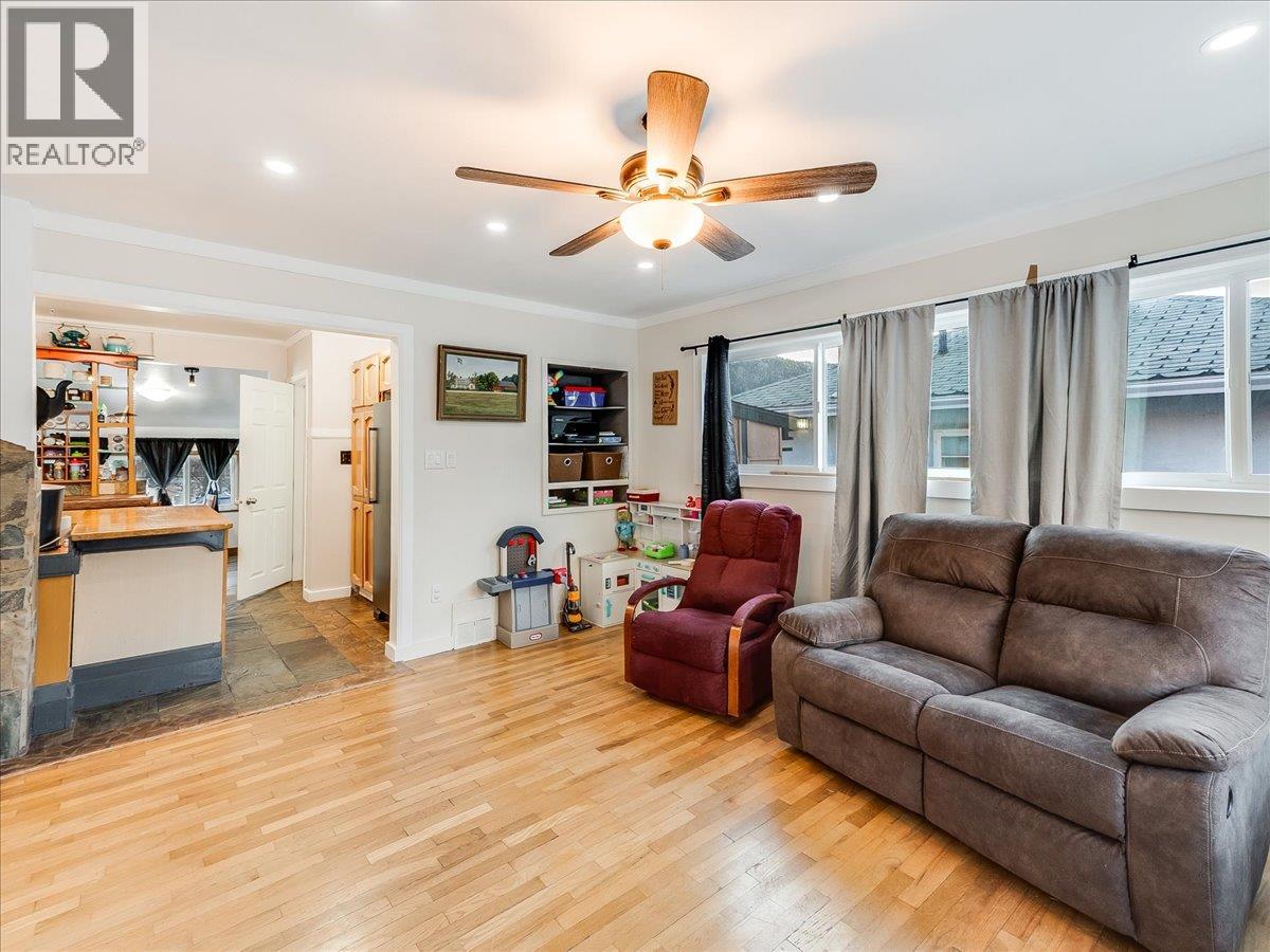 3330 Dahlia Crescent, Trail, British Columbia  V1R 2X9 - Photo 14 - 10383739