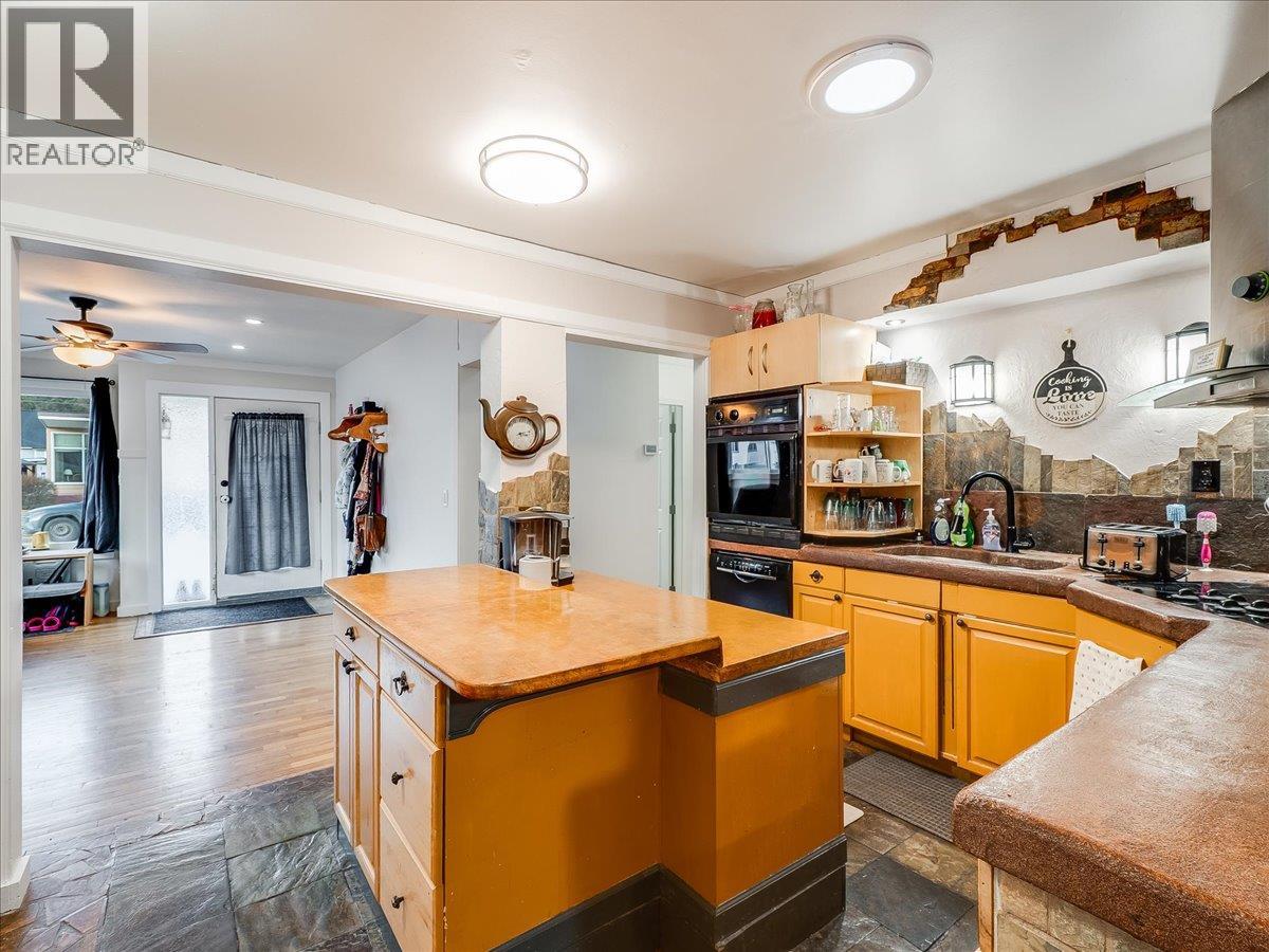 3330 Dahlia Crescent, Trail, British Columbia  V1R 2X9 - Photo 15 - 10383739