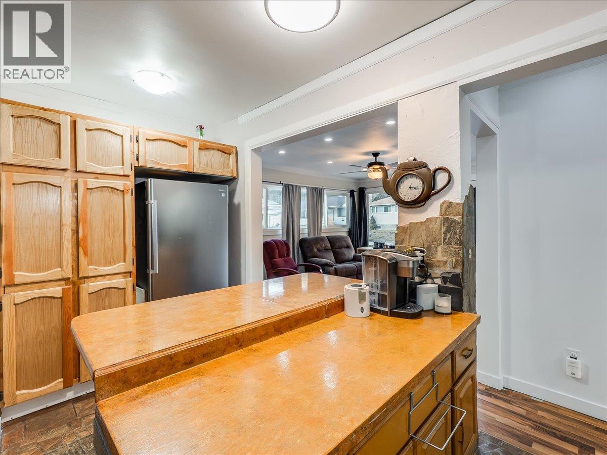 3330 Dahlia Crescent, Trail, British Columbia  V1R 2X9 - Photo 16 - 10383739