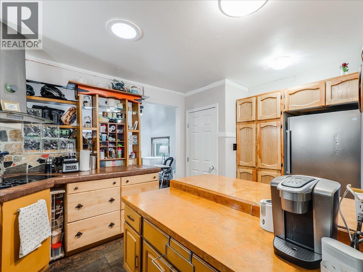 3330 Dahlia Crescent, Trail, British Columbia  V1R 2X9 - Photo 17 - 10383739