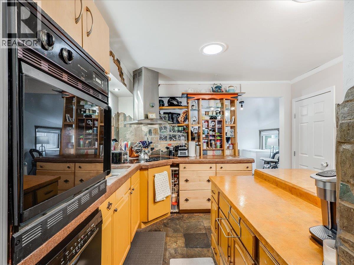 3330 Dahlia Crescent, Trail, British Columbia  V1R 2X9 - Photo 18 - 10383739