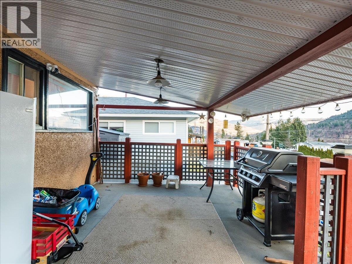 3330 Dahlia Crescent, Trail, British Columbia  V1R 2X9 - Photo 23 - 10383739