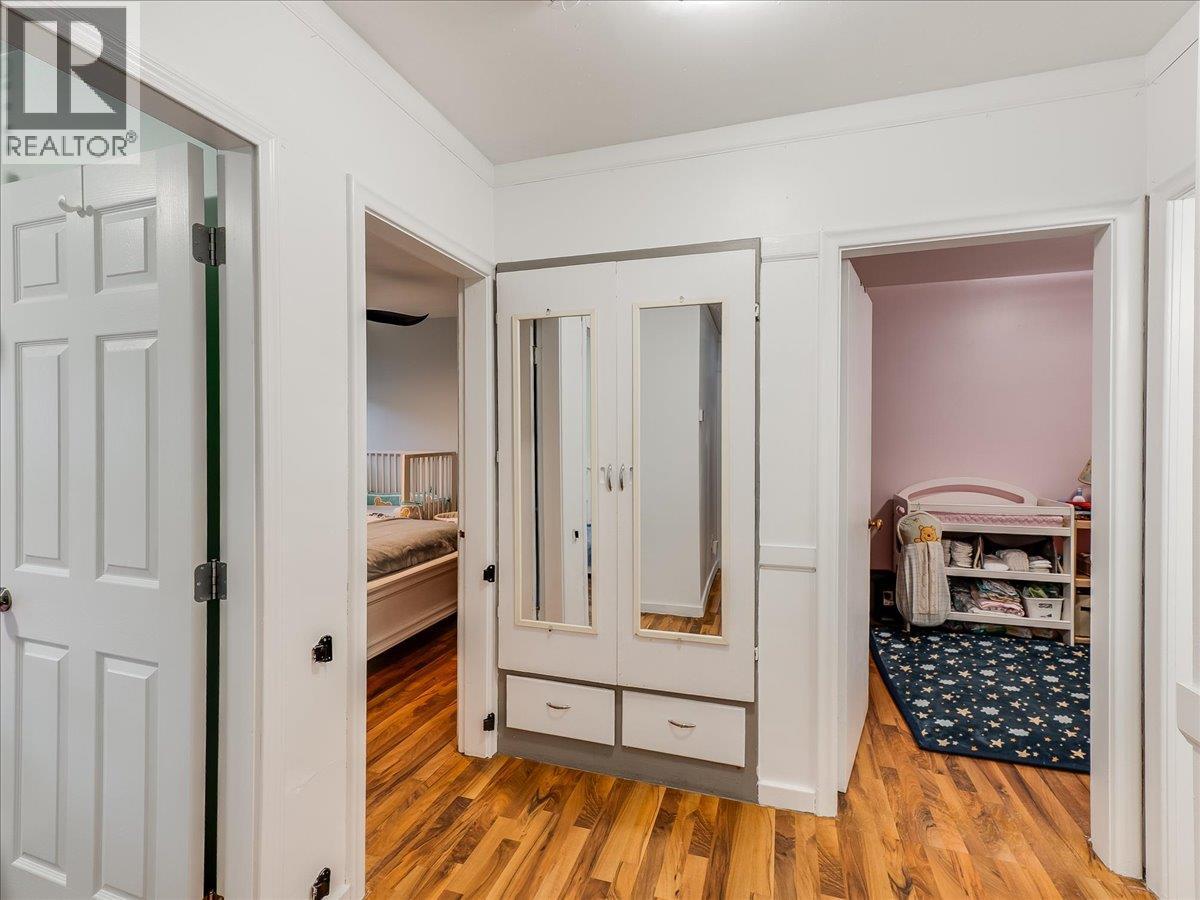 3330 Dahlia Crescent, Trail, British Columbia  V1R 2X9 - Photo 25 - 10383739