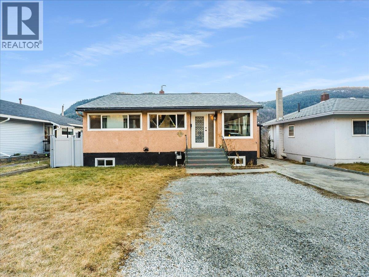 3330 Dahlia Crescent, Trail, British Columbia  V1R 2X9 - Photo 3 - 10383739