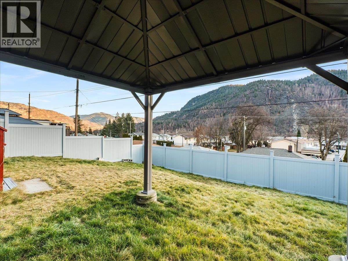 3330 Dahlia Crescent, Trail, British Columbia  V1R 2X9 - Photo 8 - 10383739