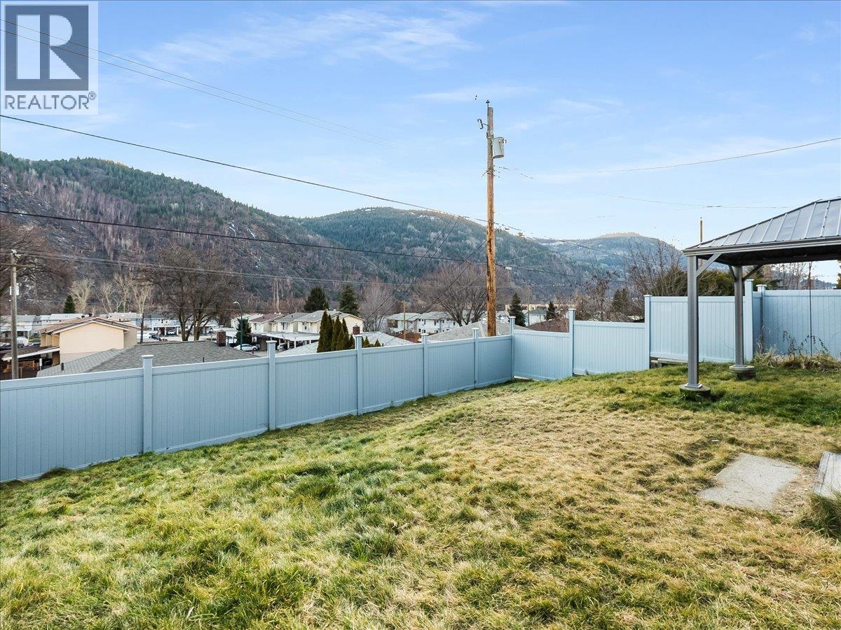 3330 Dahlia Crescent, Trail, British Columbia  V1R 2X9 - Photo 9 - 10383739