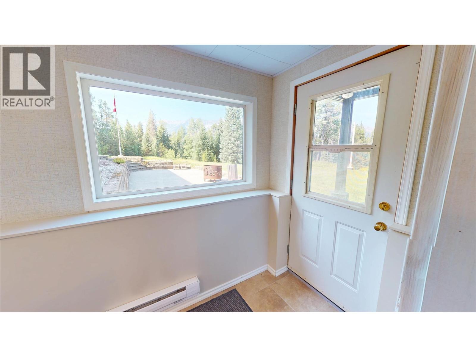 105 Castle Mountain Road, Fernie, British Columbia  V0B 1M4 - Photo 34 - 10383475