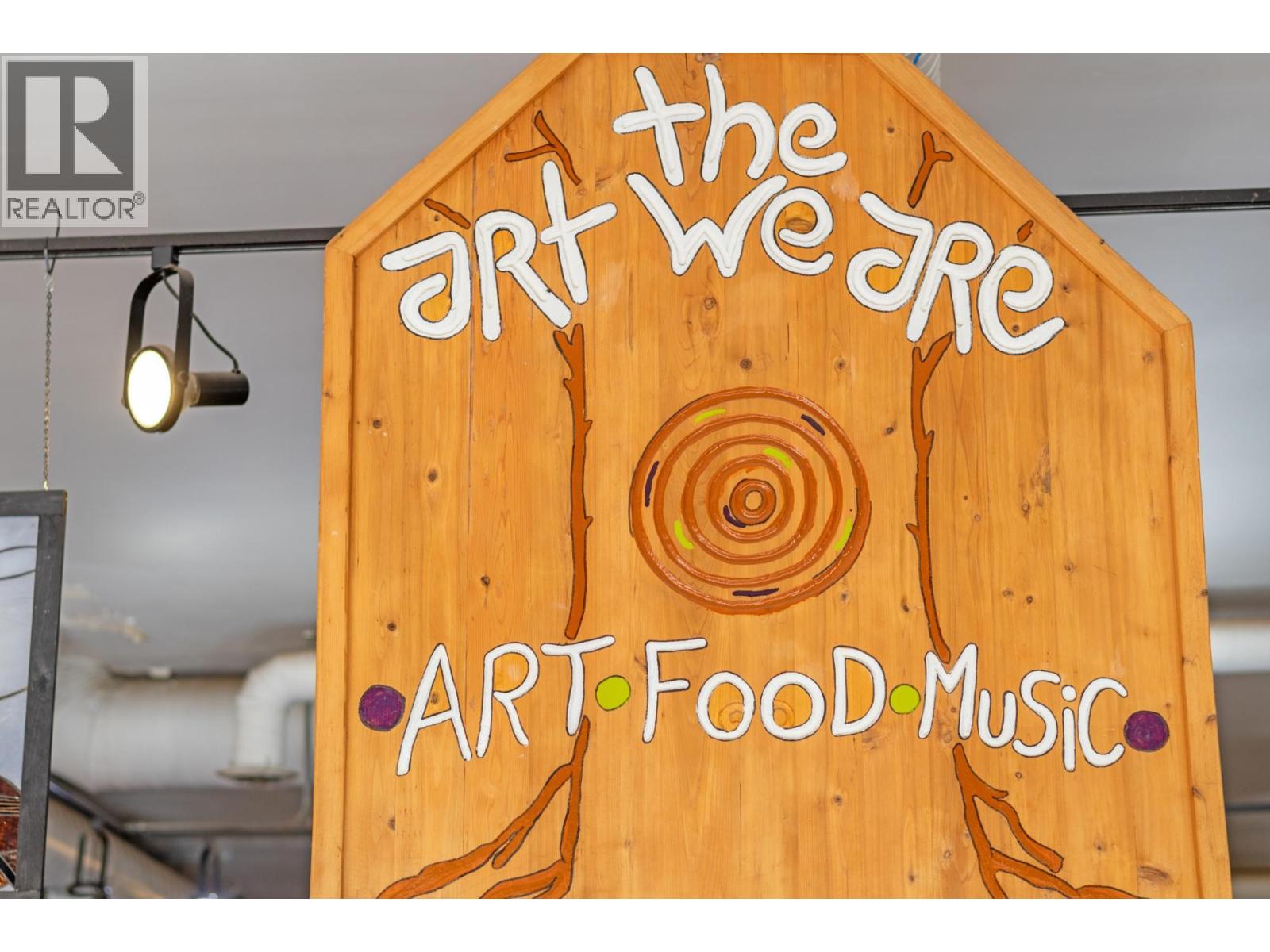 246 Victoria Street, Kamloops, British Columbia  V2C 2A2 - Photo 1 - 10383551