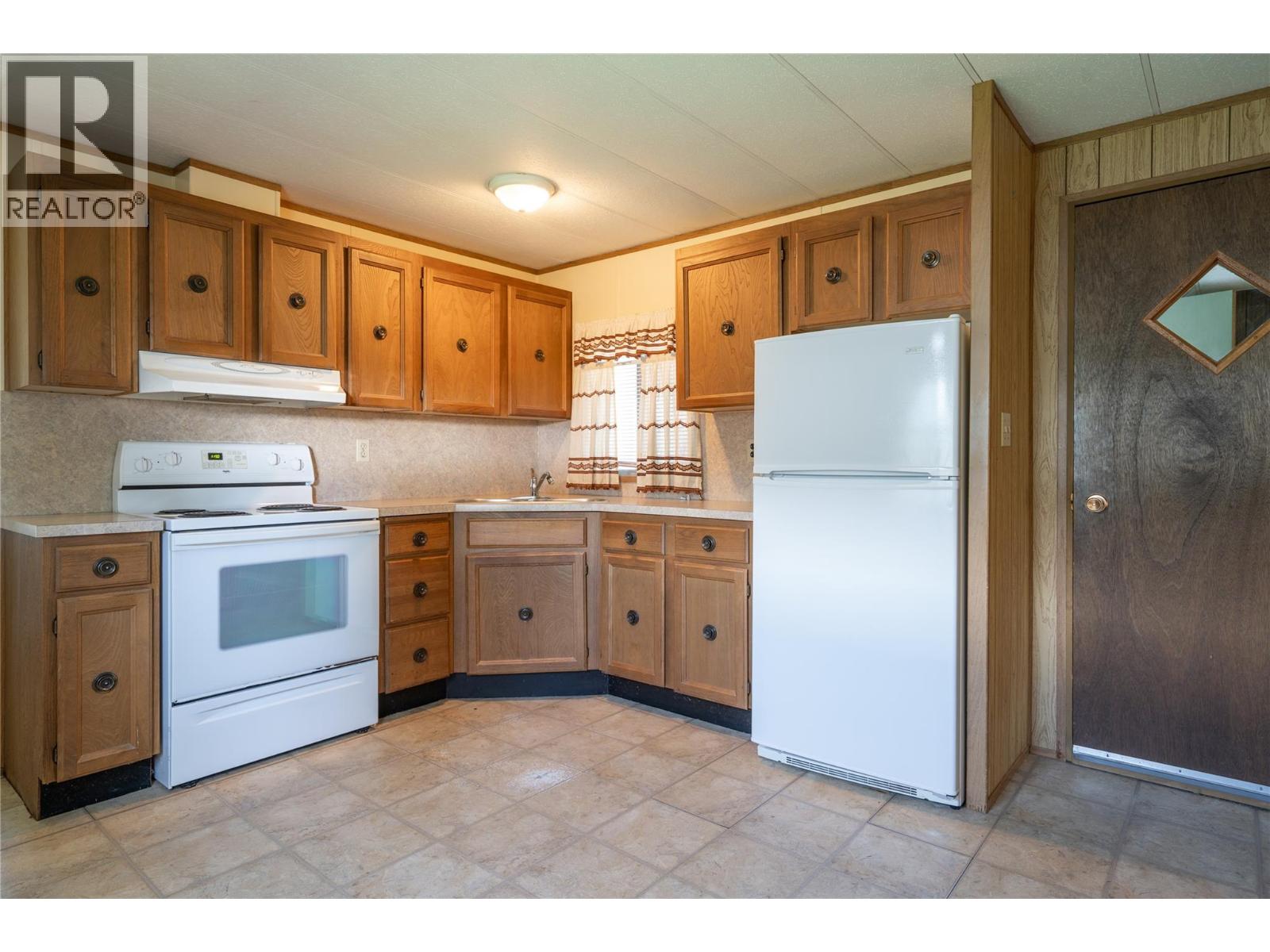 802 Center Street, Revelstoke, British Columbia  V0E 2S0 - Photo 11 - 10383767